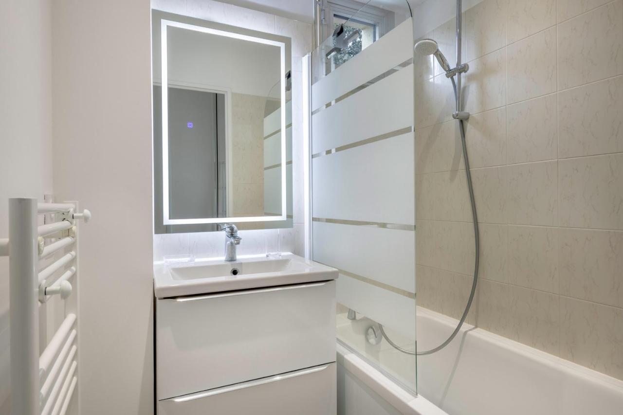 Apartment A 300m De La De *